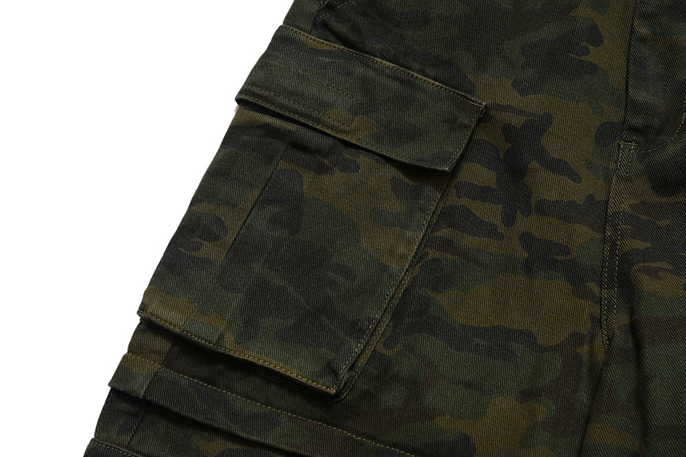 Short camouflage avec ceinture et poches