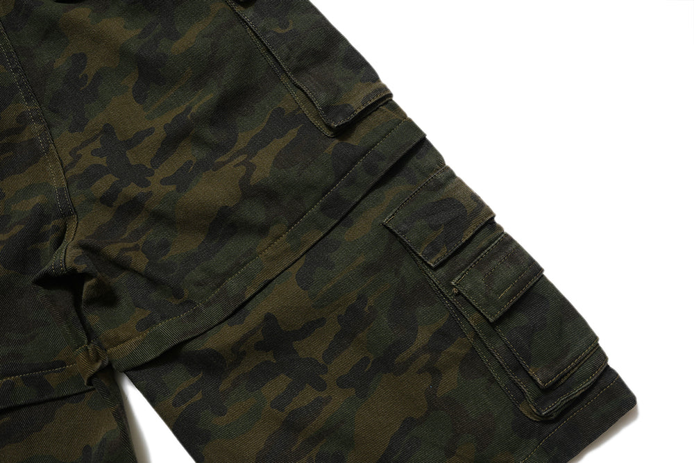 Short camouflage avec ceinture et poches