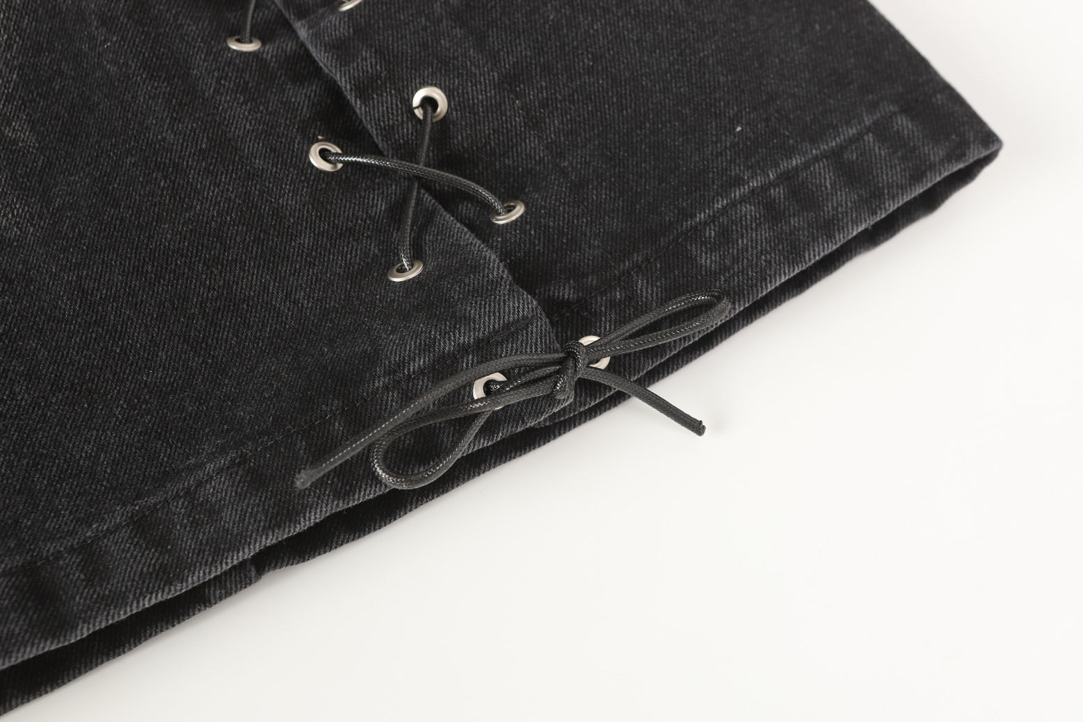 Chaîne rouge | Jean en denim à motifs délavés