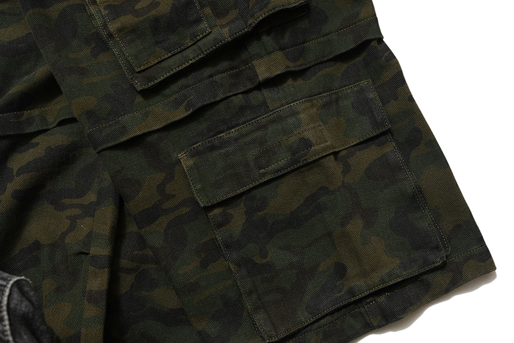 Short camouflage avec ceinture et poches