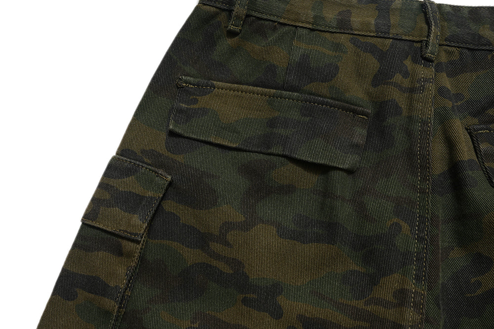 Short camouflage avec ceinture et poches