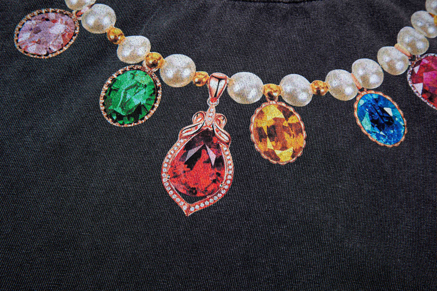 Vintage Jewel | Black T-shirt - Santo 