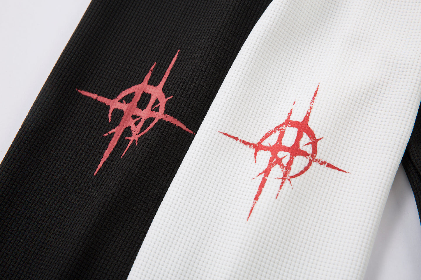 Gothic Cross Print | Graphic Sweatshirt - Santo 