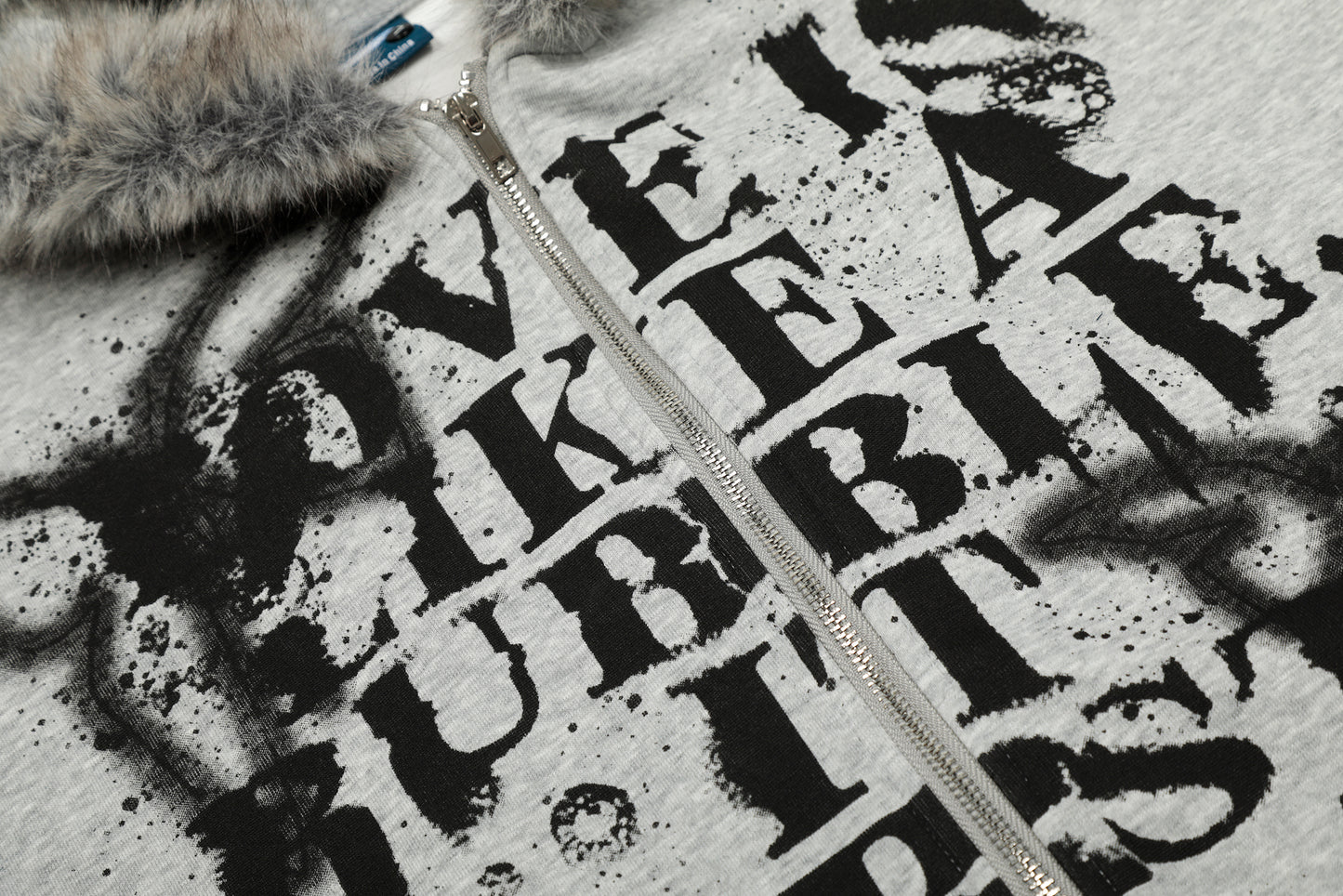 Graffiti Print Faux Fur | Zip Up Hoodie - Santo 