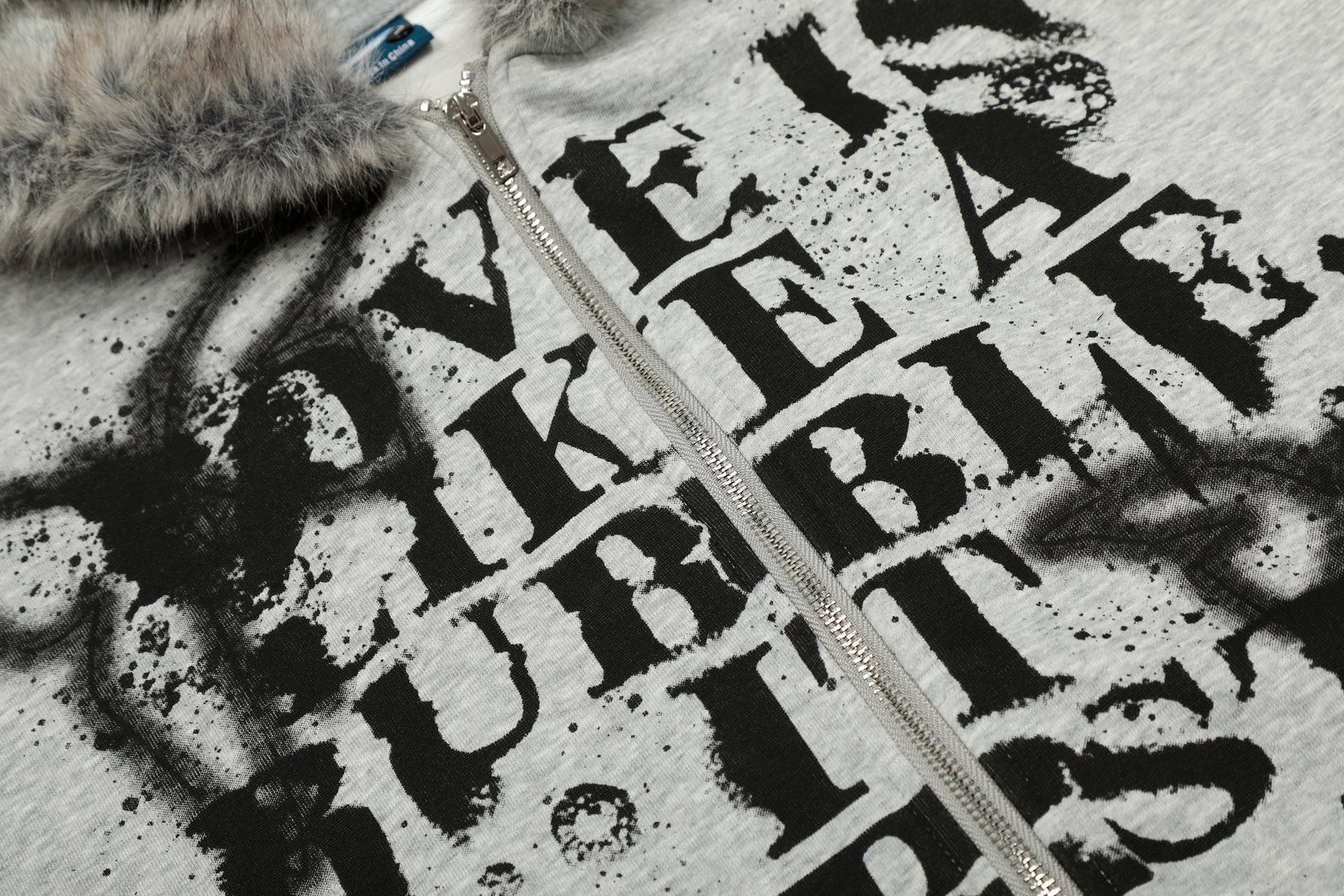 Graffiti Print Faux Fur | Zip Up Hoodie - Santo 