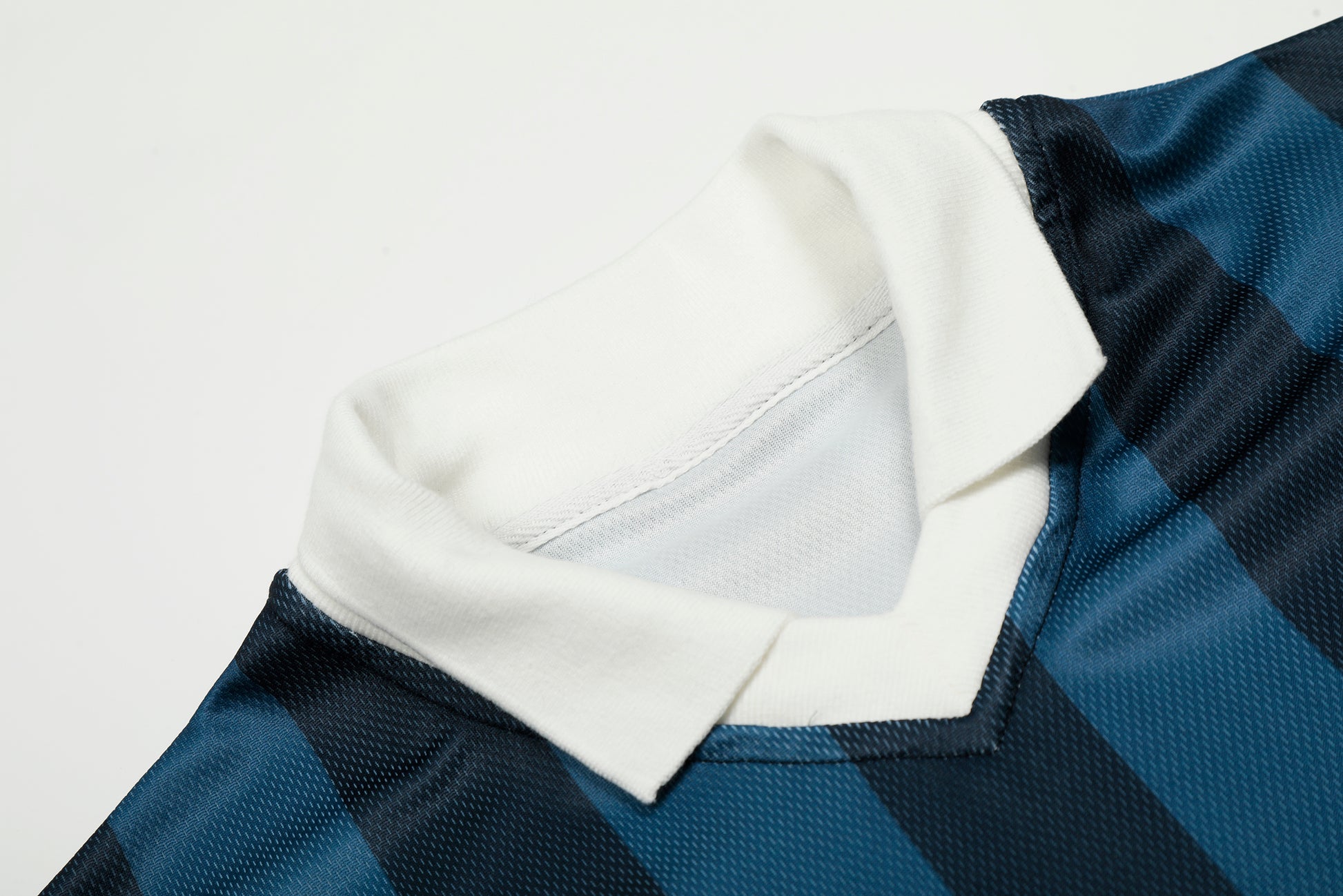 Signature Stripes Graphic | V-Neck Sweatshirt - Santo 