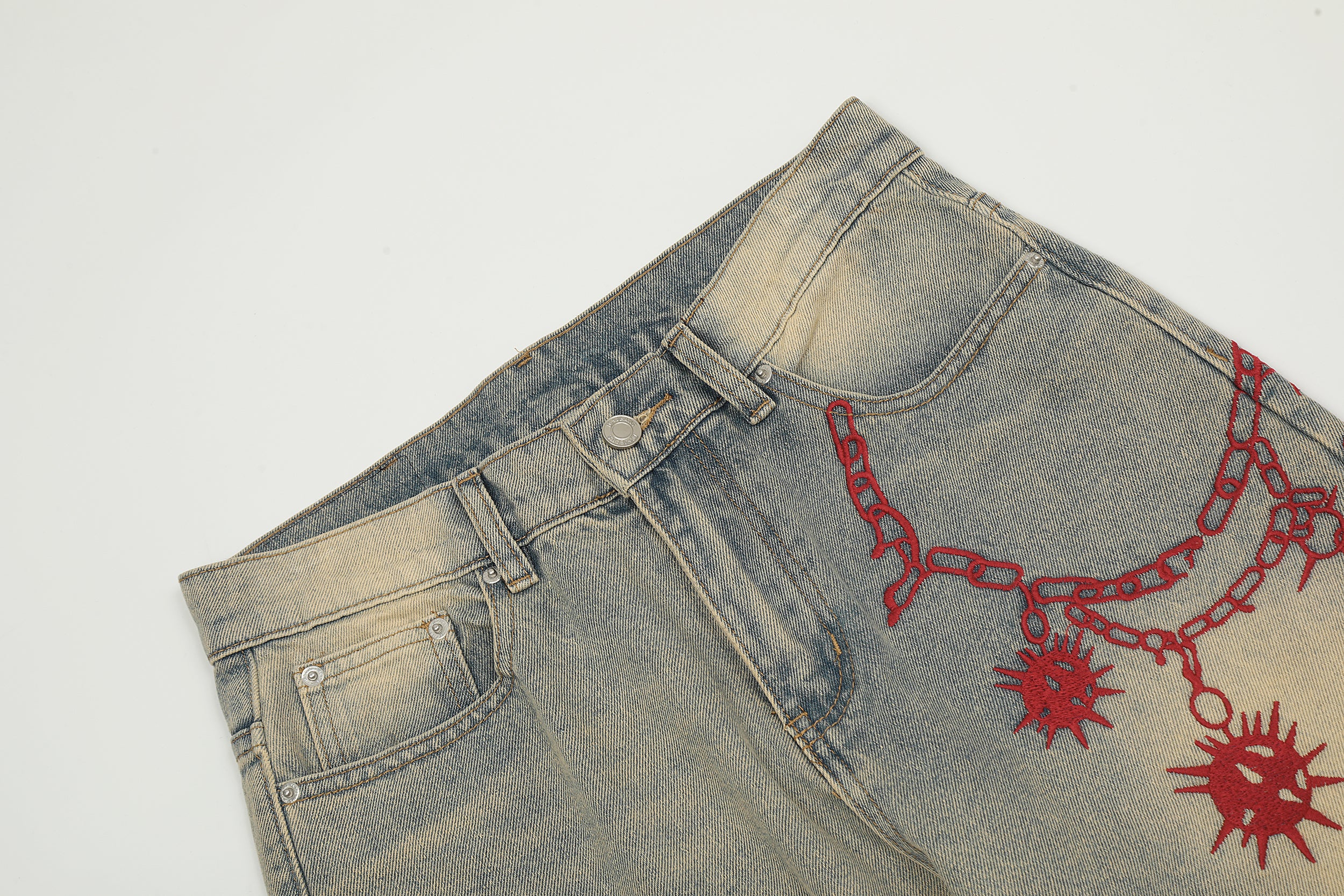 Chaîne rouge | Jean en denim à motifs délavés