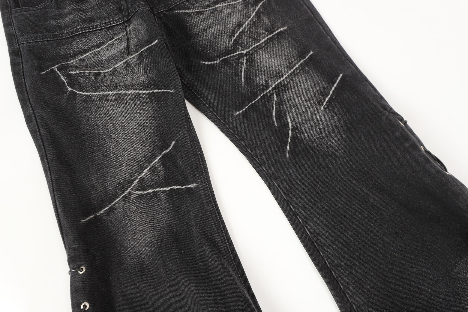 Chaîne rouge | Jean en denim à motifs délavés