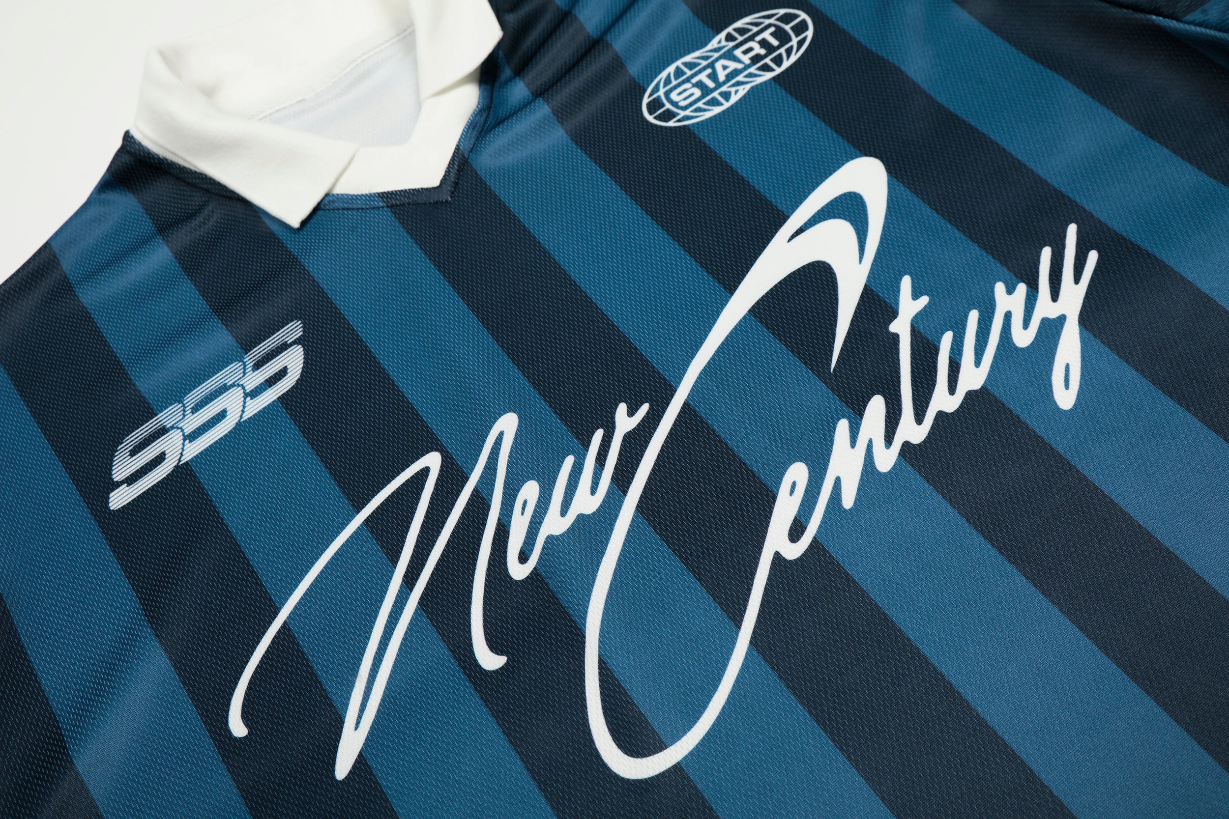 Signature Stripes Graphic | V-Neck Sweatshirt