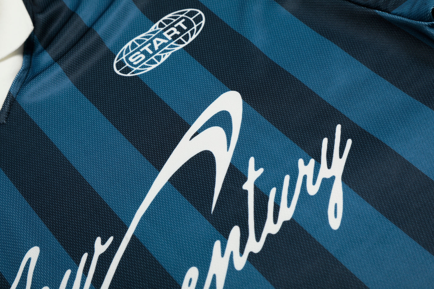 Signature Stripes Graphic | V-Neck Sweatshirt - Santo 