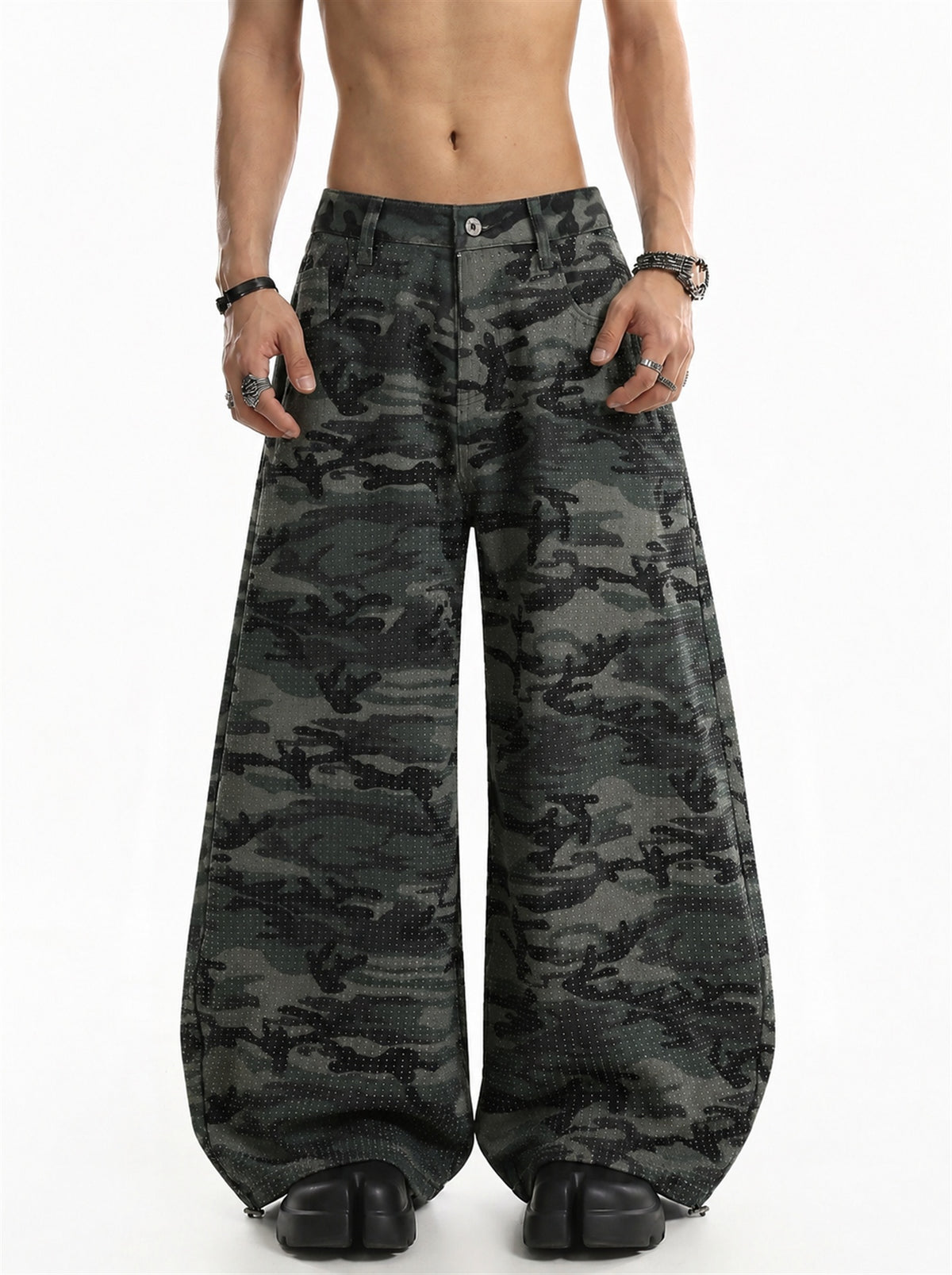 Rhinestone Camo Baggy Barrel Jeans model image