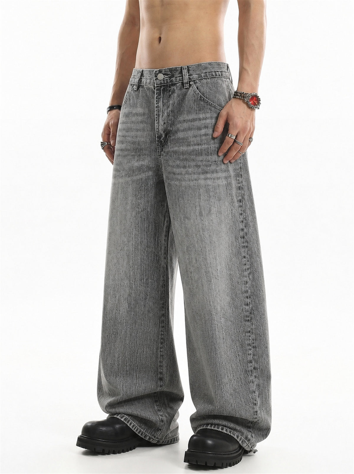 Textured Washed Baggy Barrel Jeans model image