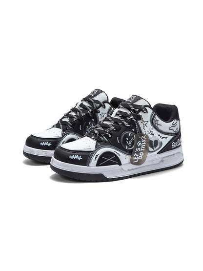 Broken Heart Graphic Low Top Sneakers Black product image