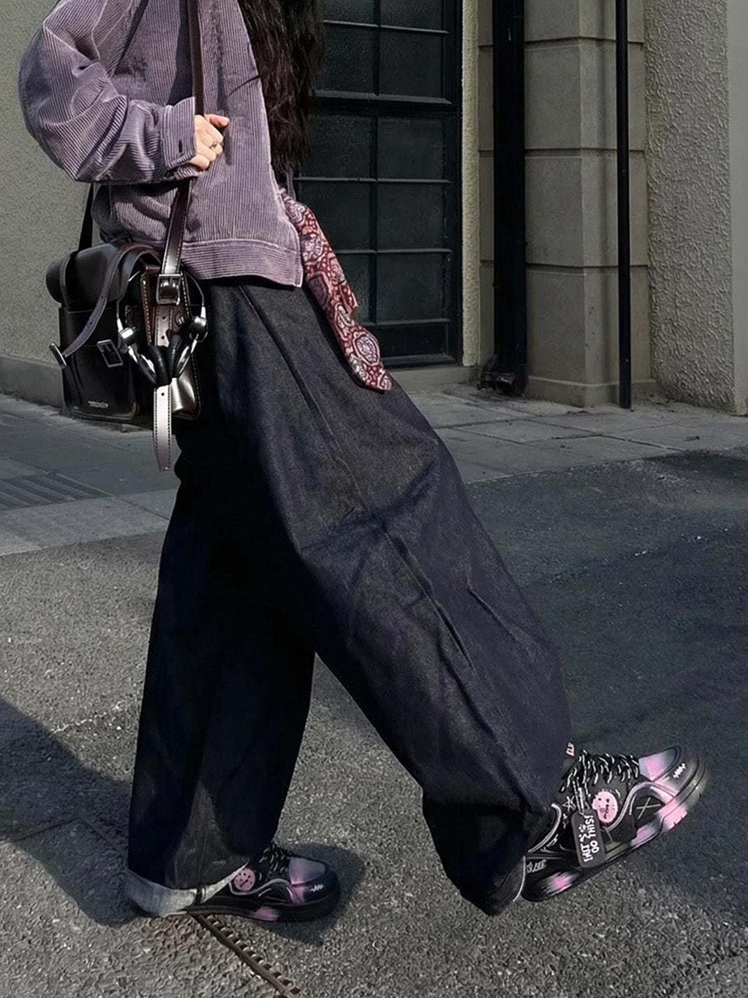 Broken Heart Graphic Low Top Sneakers on foot styling image 1