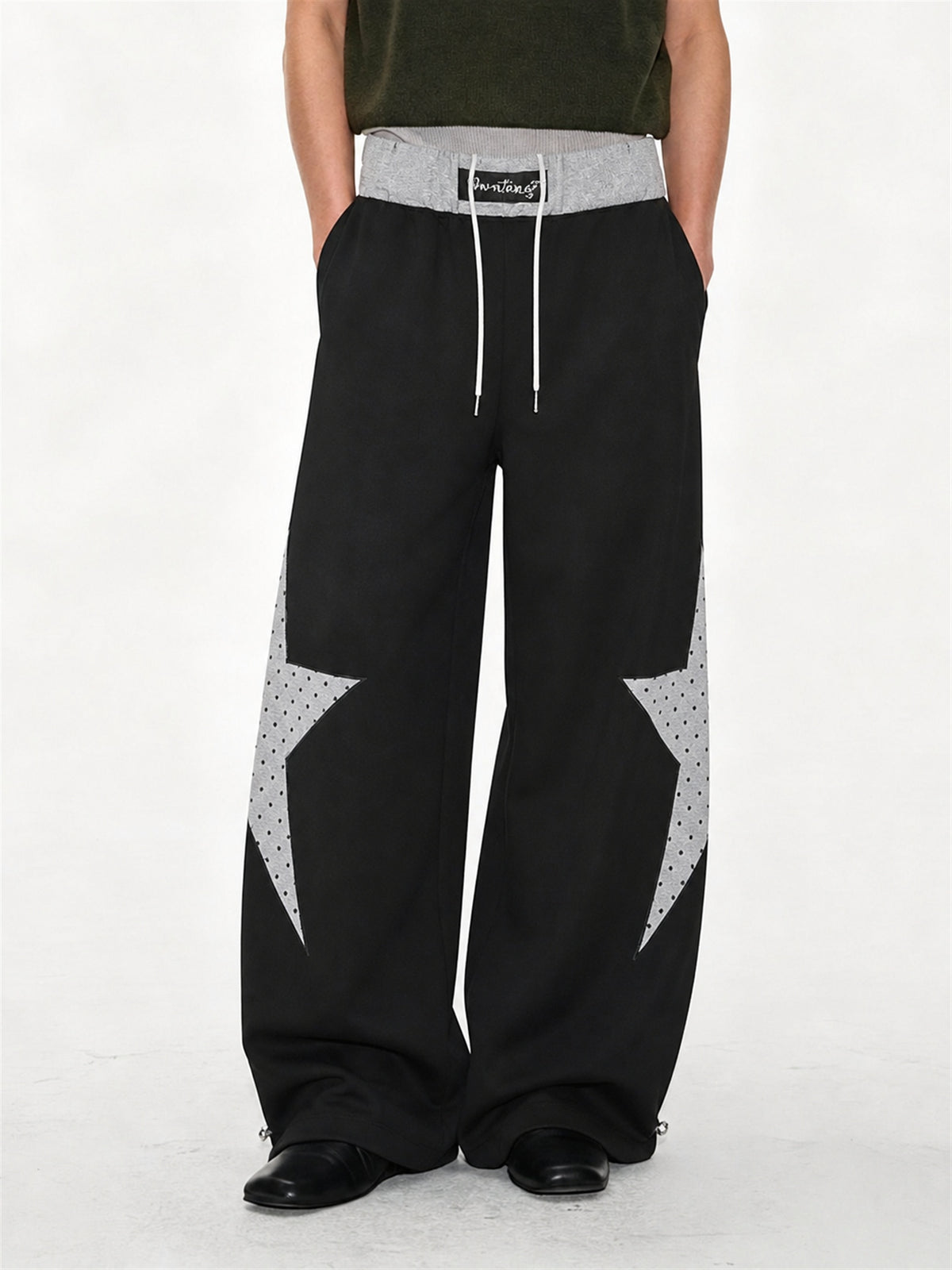 Layered Waist Star Panel Baggy Sweatpants model image