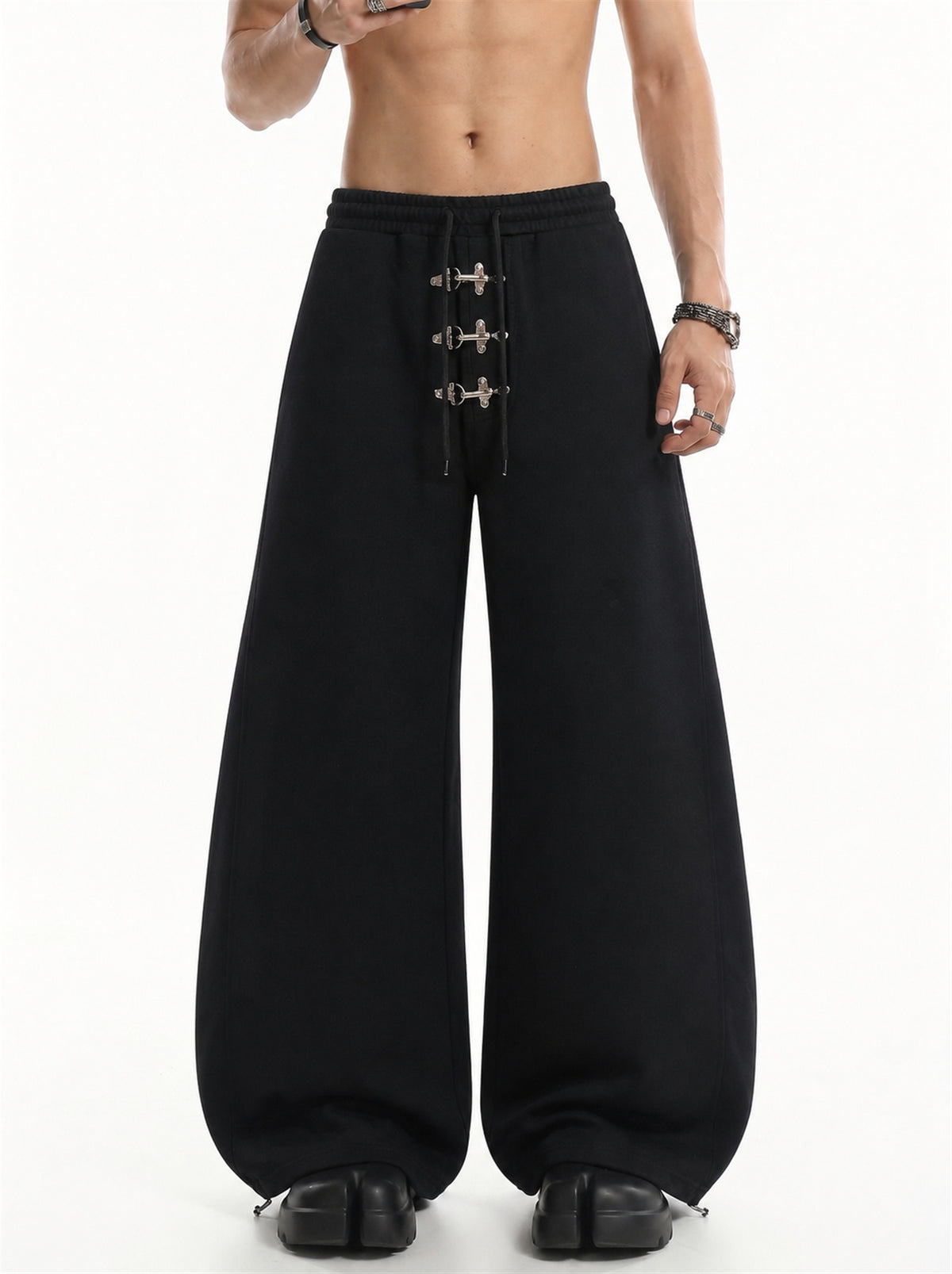 Fireman Clasp Baggy Sweatpants model image