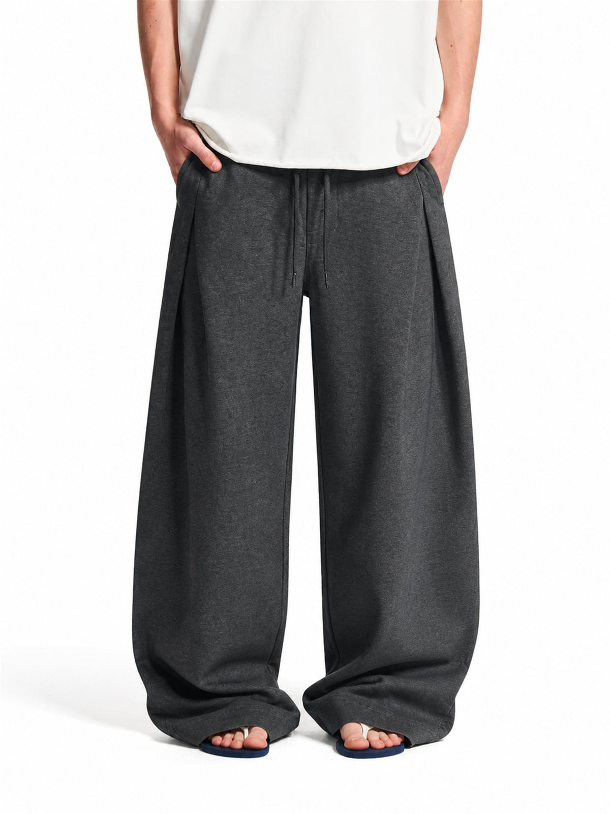 Pleated Baggy Sweatpants model image