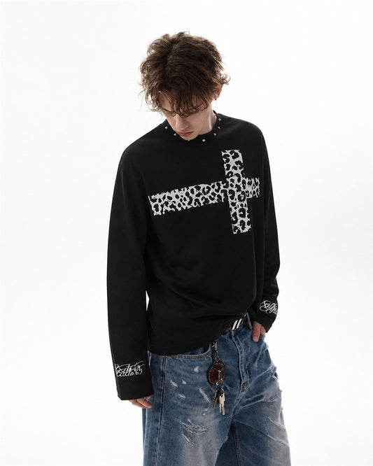 Leopard Cross Graphic Long Sleeve Sweatshirt model image