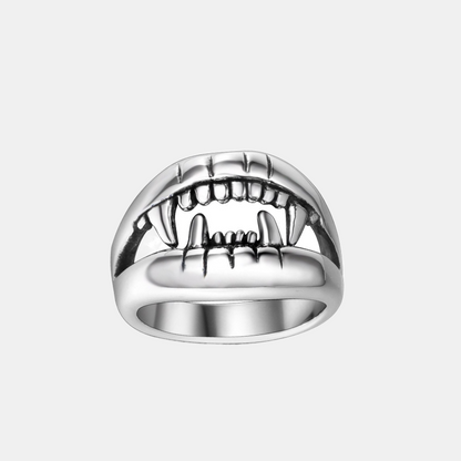 'Vamp' Ring - Santo 
