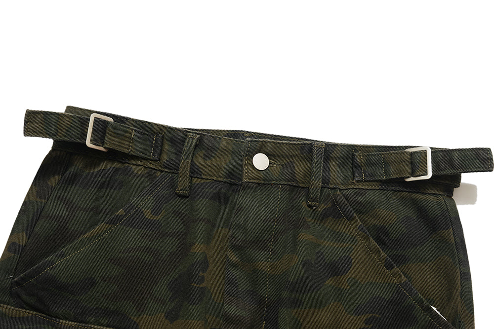 Short camouflage avec ceinture et poches