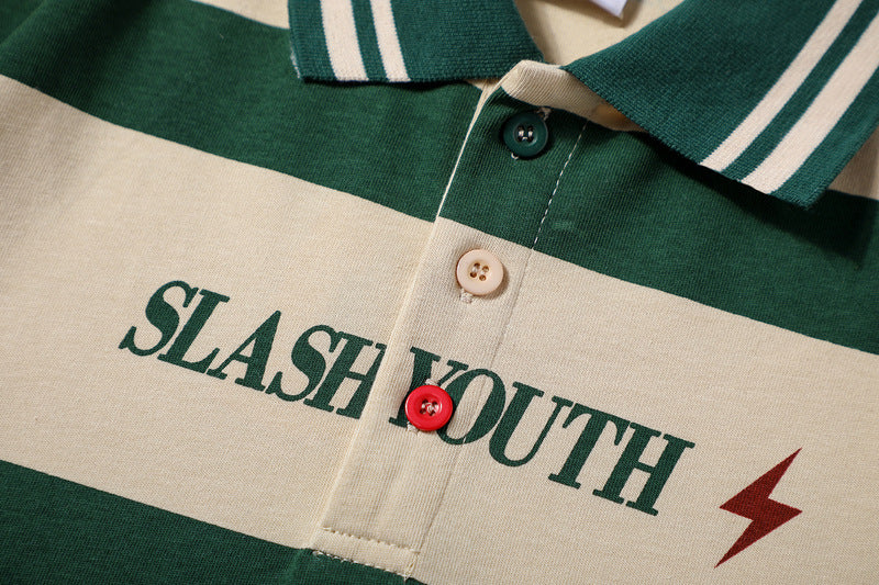 Slash | Retro gestreiftes Grafik-Polo-T-Shirt