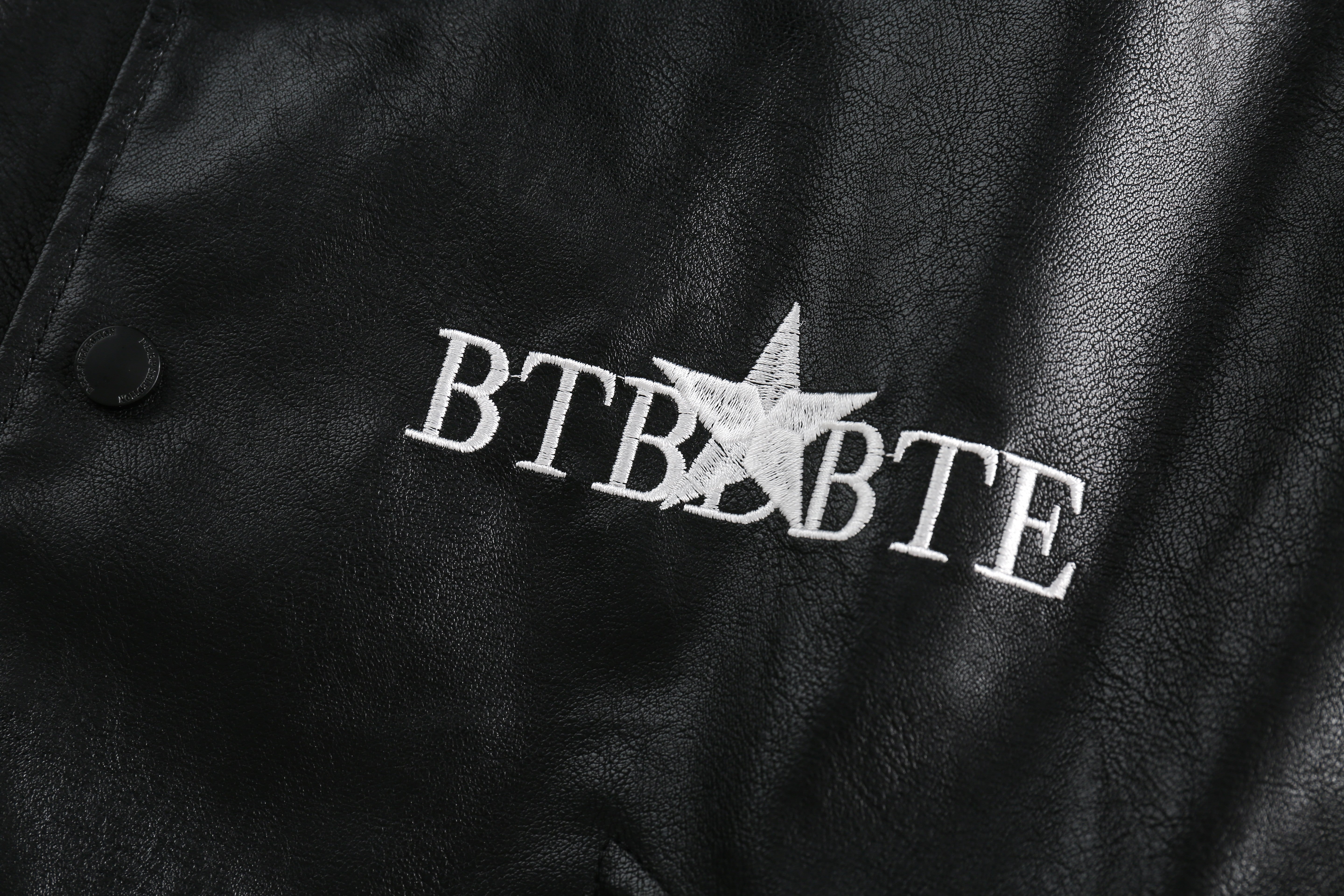 BTB | Bestickte Varsity-Bomberjacke