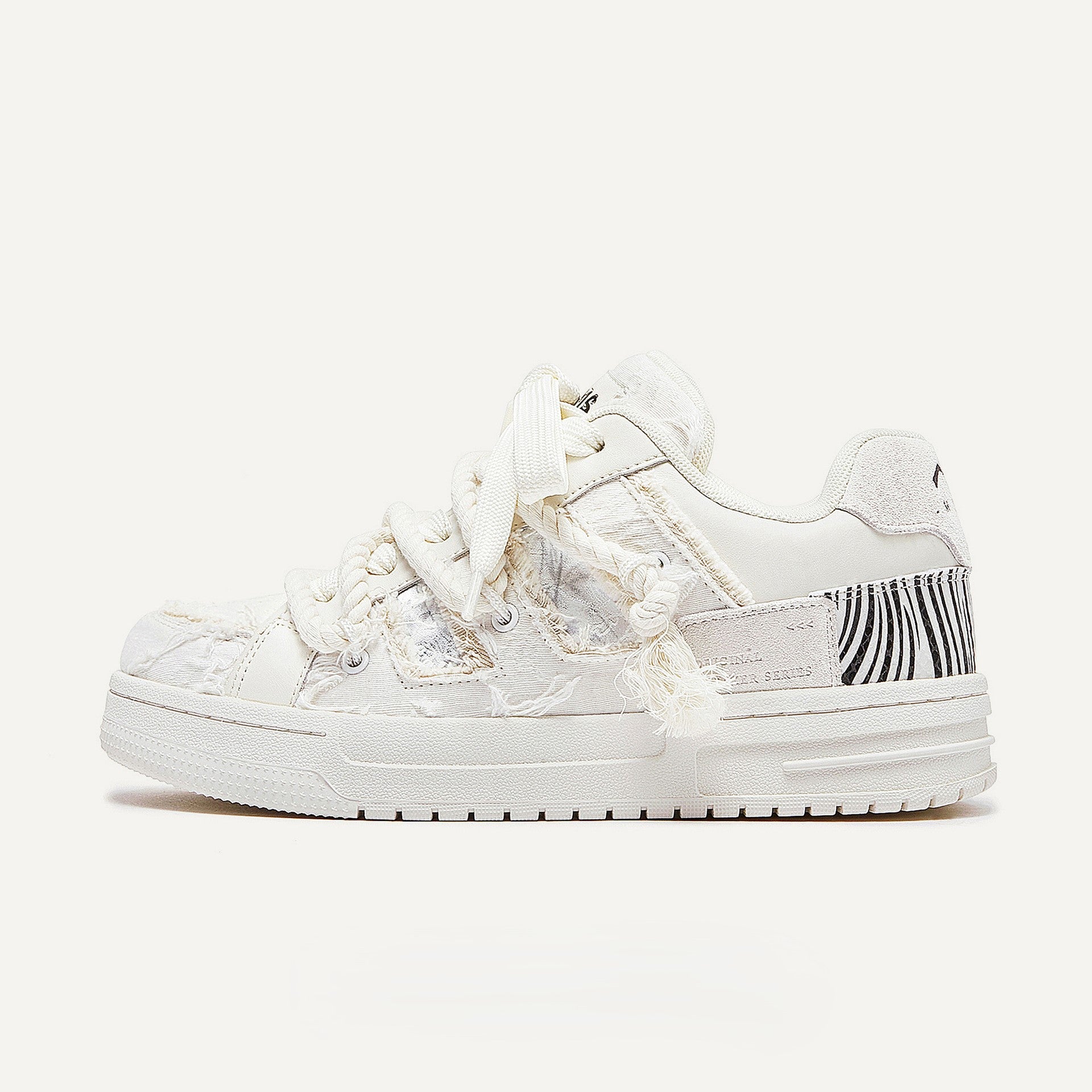 Cloud | White Streetwear Sneakers - Santo 