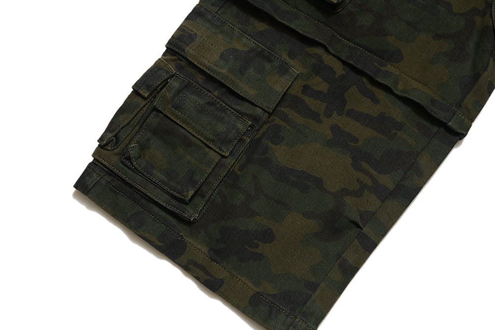 Short camouflage avec ceinture et poches