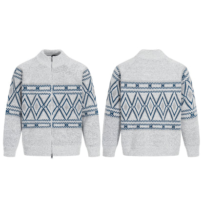 Pull texturé à rayures et à pompons