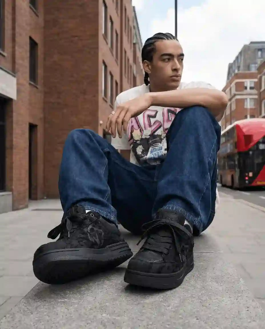 SNEAKERS