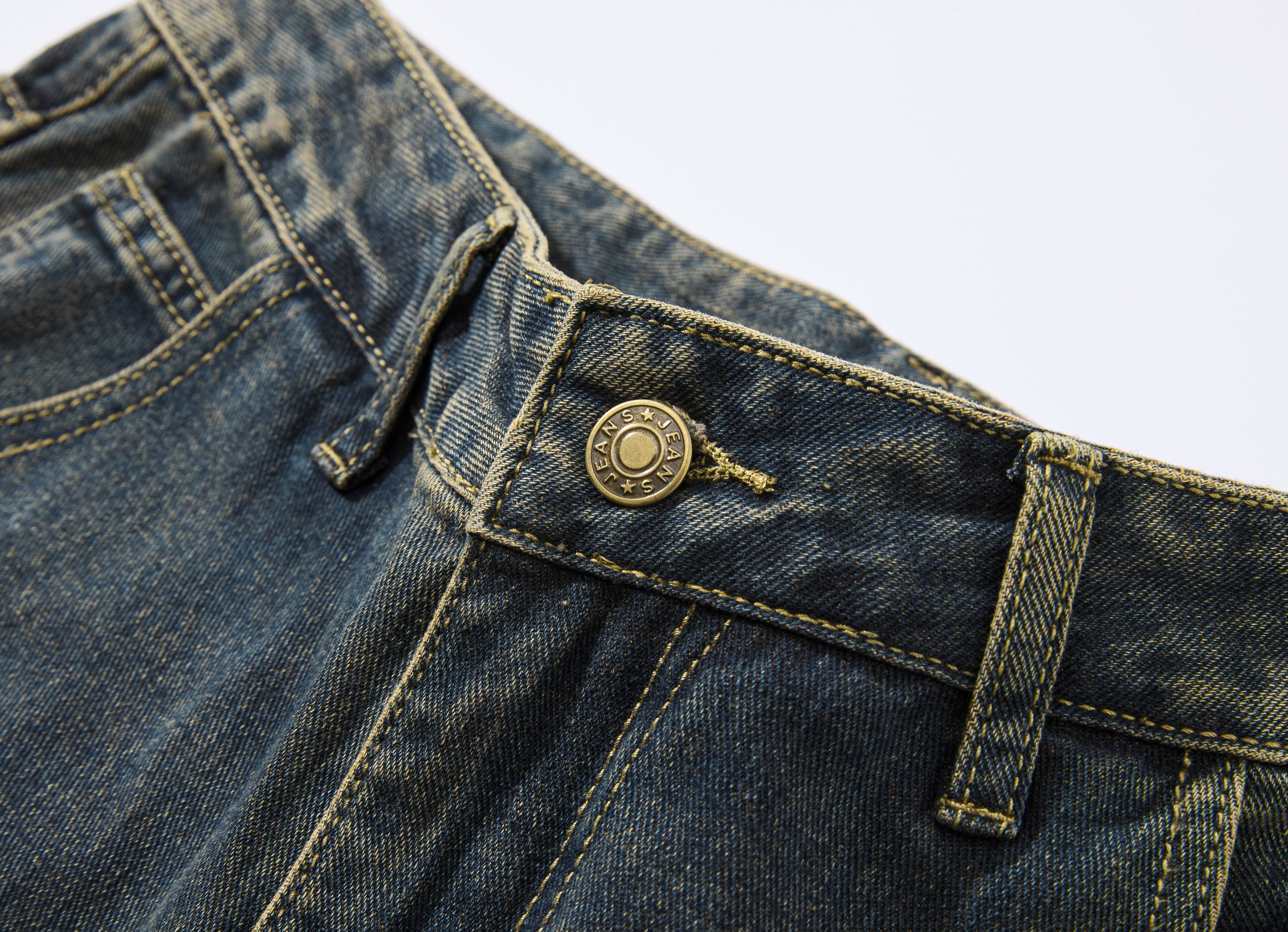 Jean en denim vintage délavé avec clous étoilés