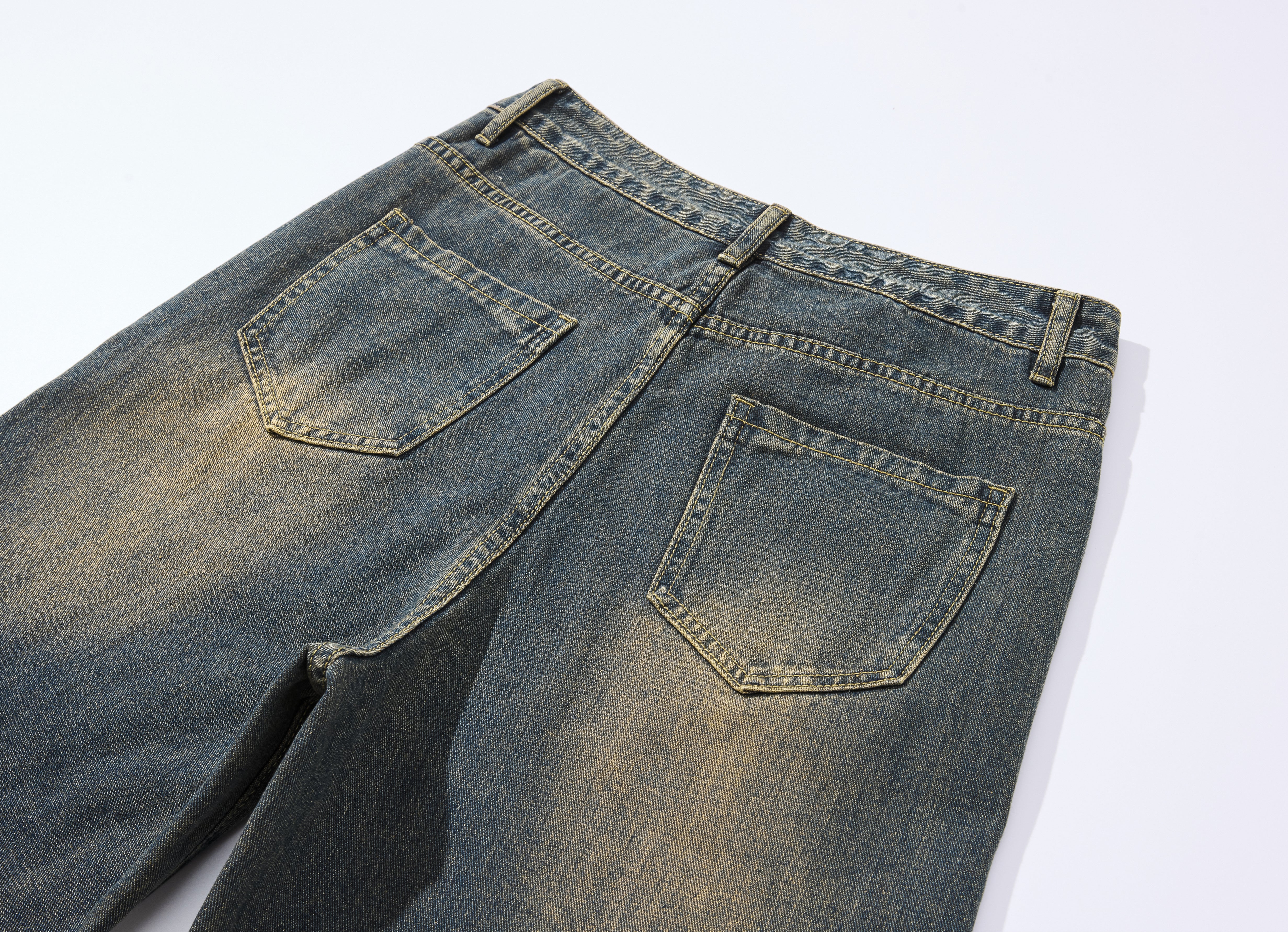 Jean en denim vintage délavé avec clous étoilés