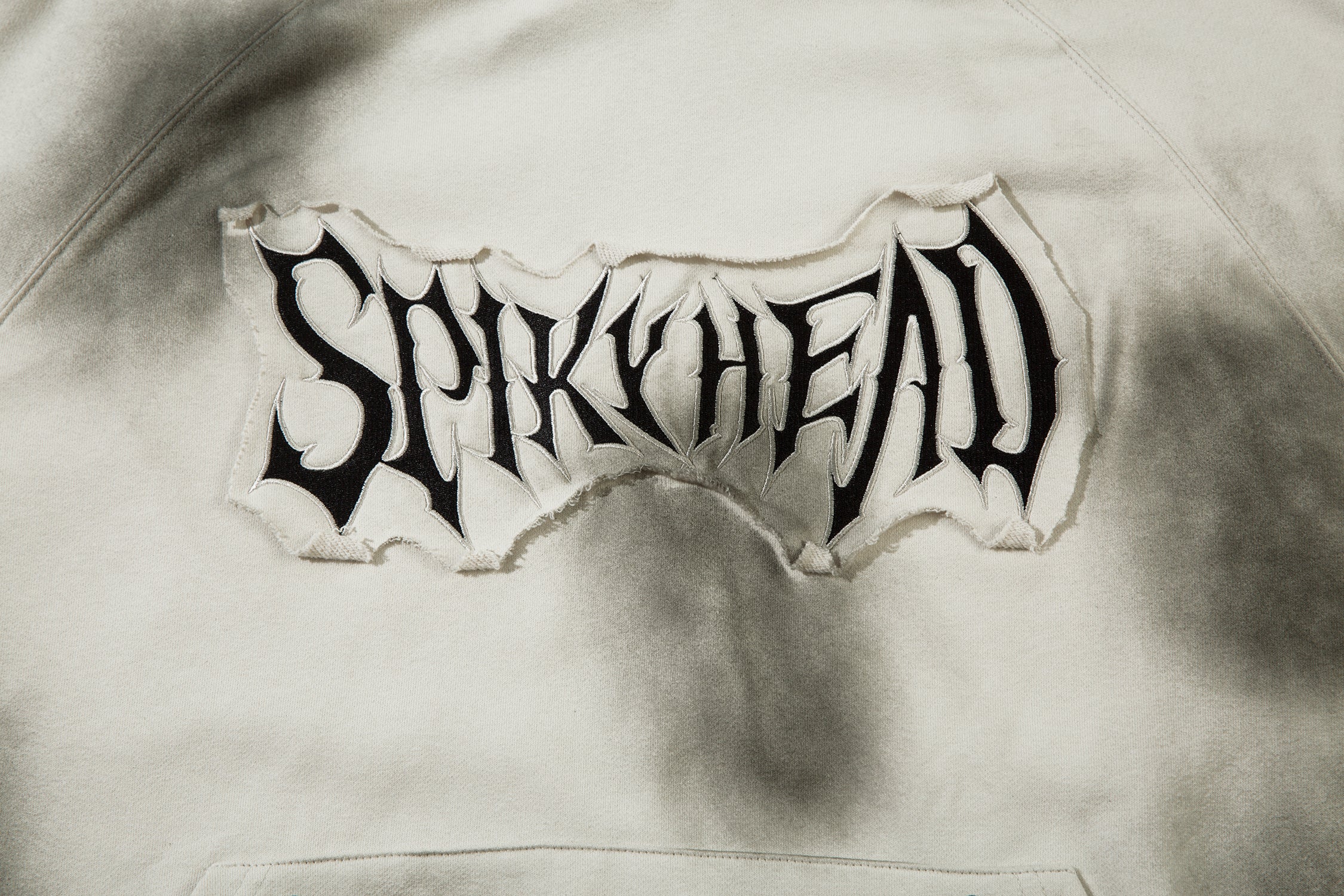 Spikehead | Sweat à capuche tie-dye audacieux