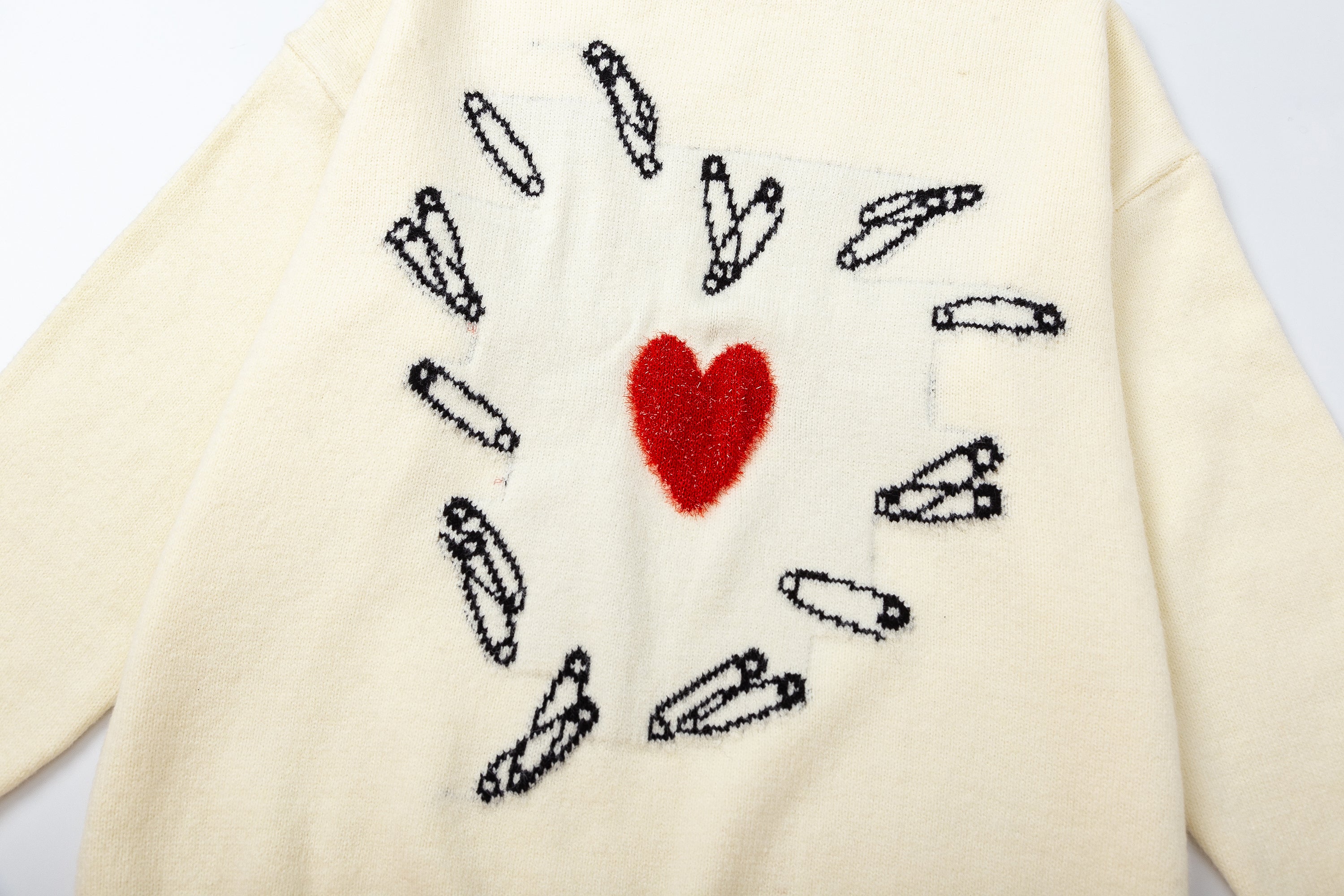 Pinned Heart | Grafik-Strickpullover in Übergröße