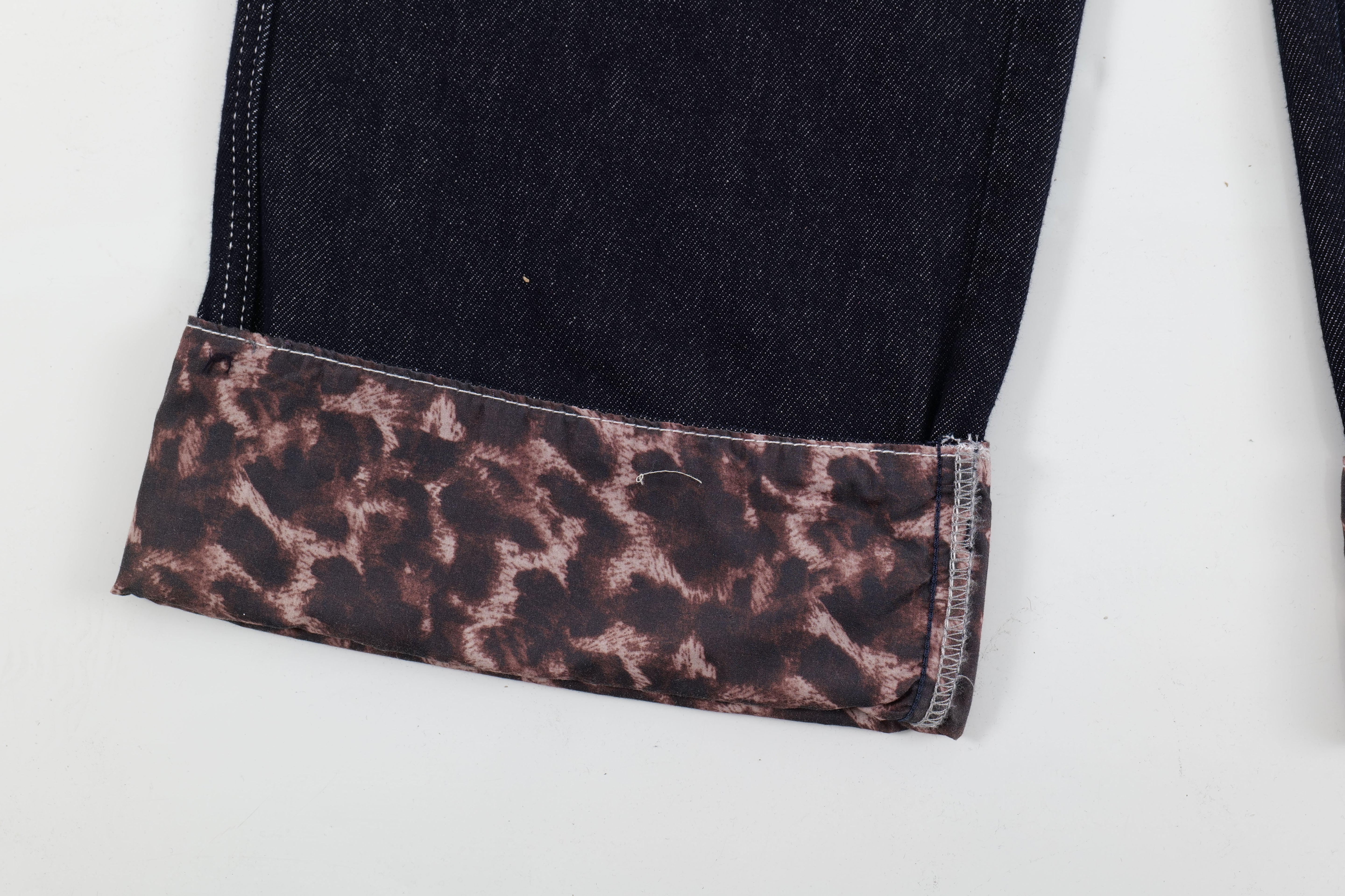 Leoparden-Akzent | Weit geschnittene Streetstyle-Jeans